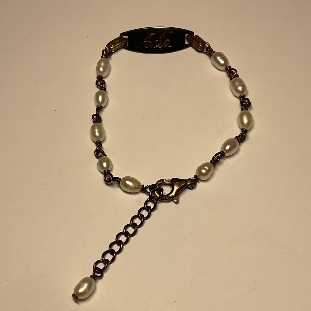 Vintage Sterling Silver Petite pearl Stationed Name Bracelet. Inscribed AVA